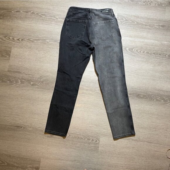 Hollister Two Tone High Rise Curvy Mom Jeans Size 3 - Picture 6 of 6